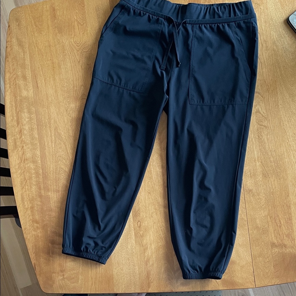 Lole Women’s below the knee cropped Jogger